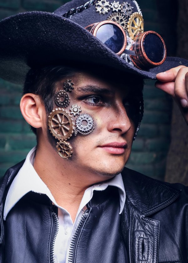 Les chapeaux steampunk pour femme : l'accessoire tendance pour Noël 2026